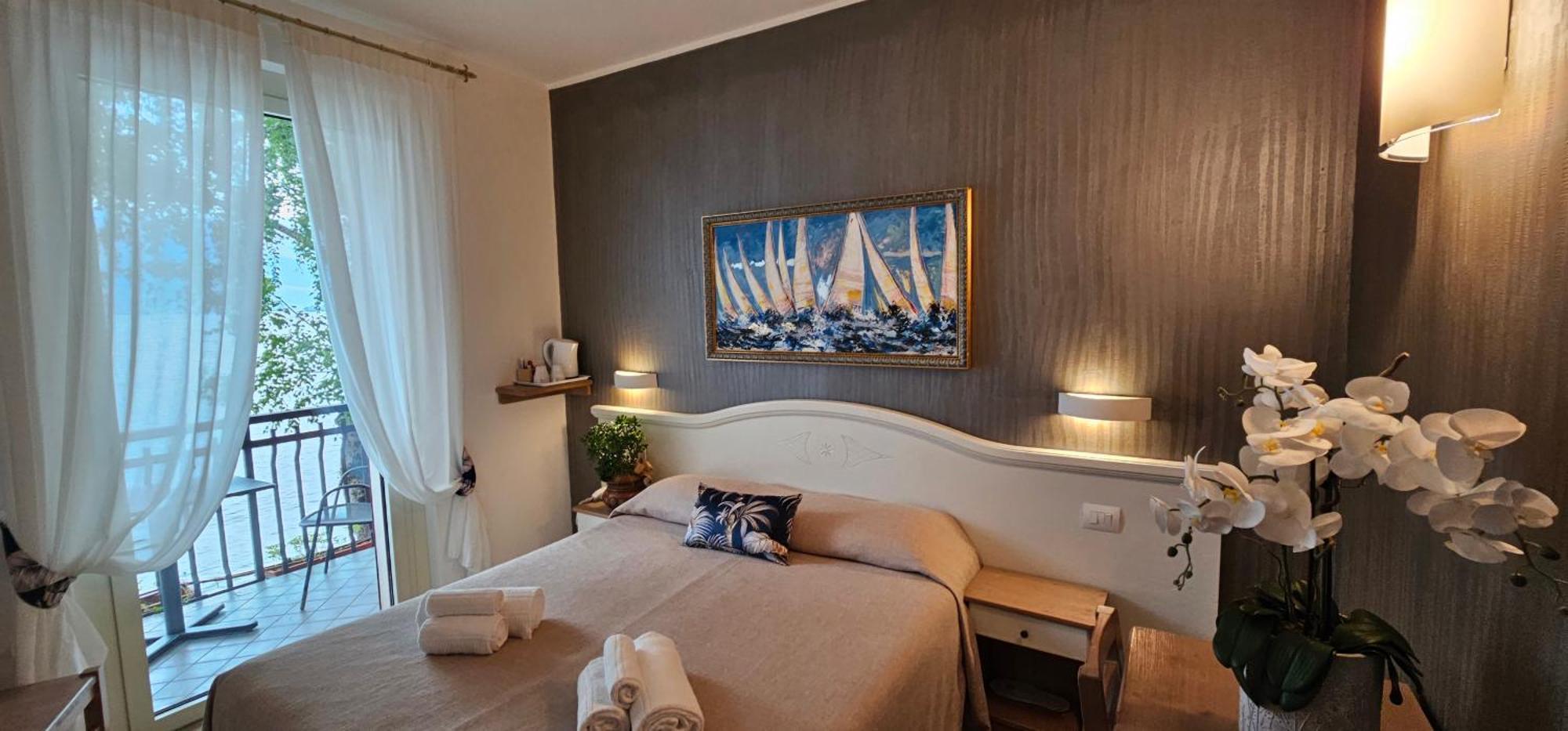 Hotel Meridiana Bellano Quarto foto